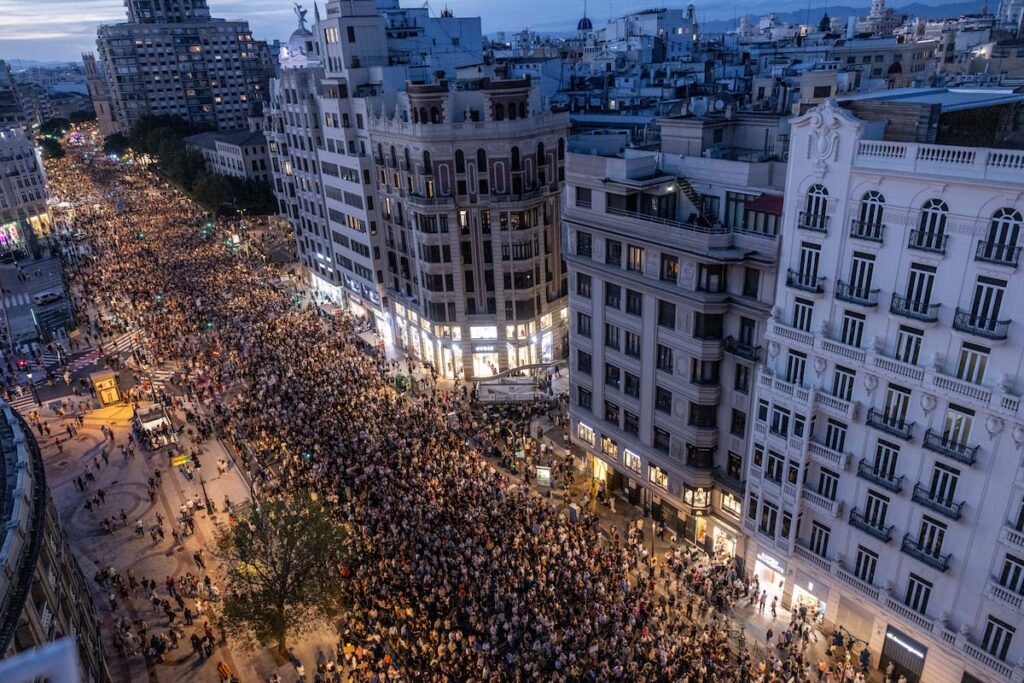 Un año después de Dana | Miles de valencianos vuelven a salir a la calle para exigir la dimisión de Mazón Noticias de la Comunidad Valenciana