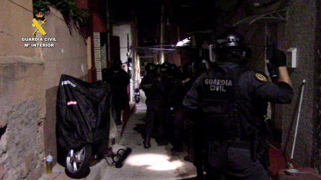 Una organización que reclutaba inmigrantes en Marruecos para llevarlos a las cataratas de la península | España