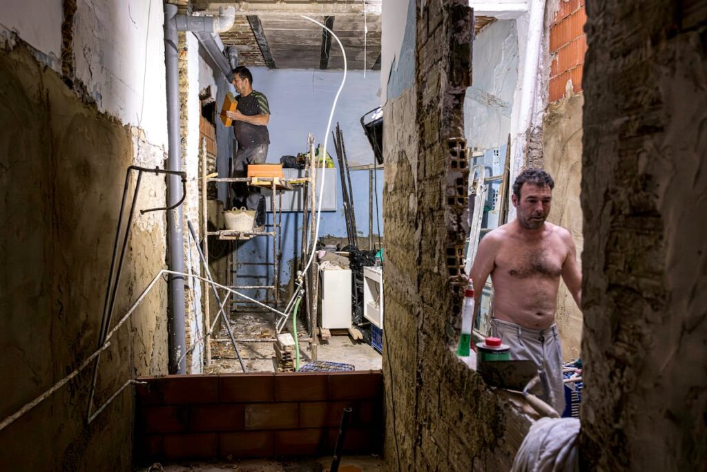 El Gobierno aprueba avales y nuevas ayudas por valor de 6.000 millones de euros para la Dana | España afectada