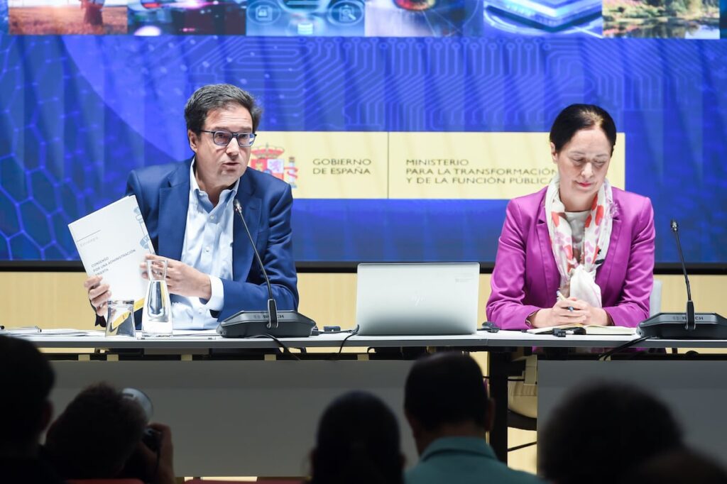 Oscar López despide al jefe de la función pública y pone a Consuelo Sánchez al frente de la función pública | Negocio