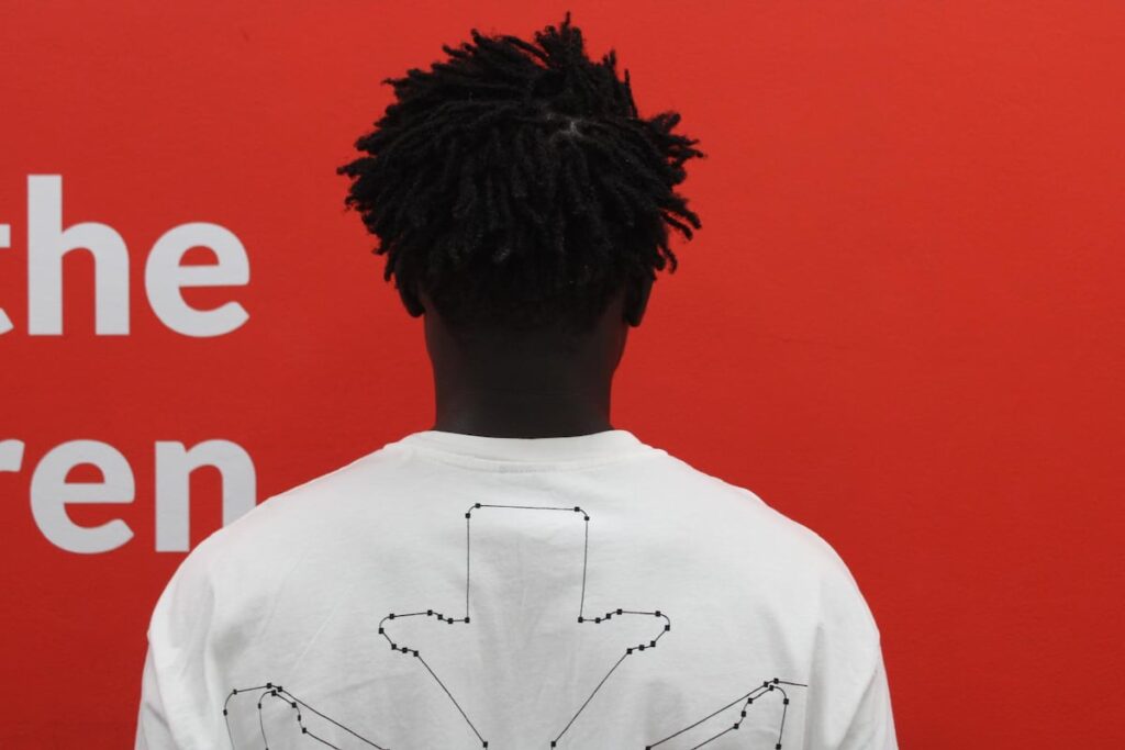 Omar en el laberinto: las dificultades de un gambiano para demostrar su edad tras llegar en barco a España | España