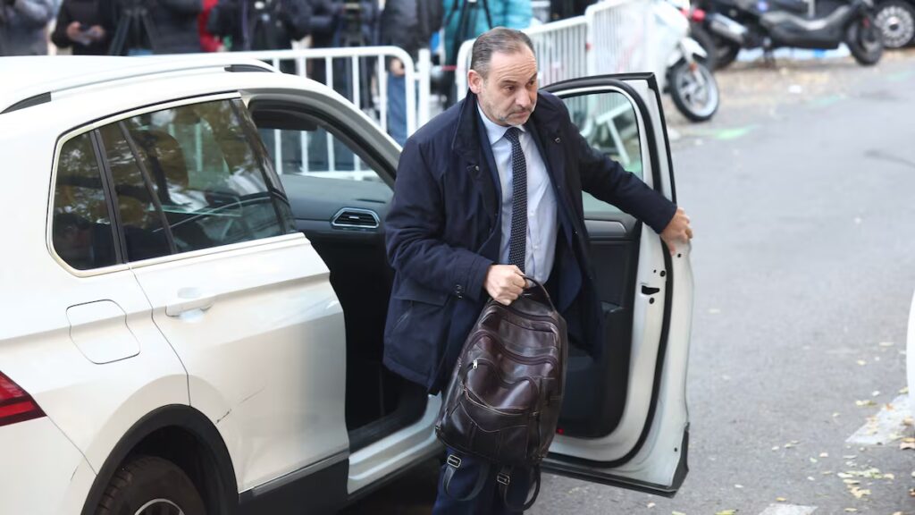 Ábalos, a las puertas del juicio: entre siete jueces del Tribunal Supremo y un jurado popular | España