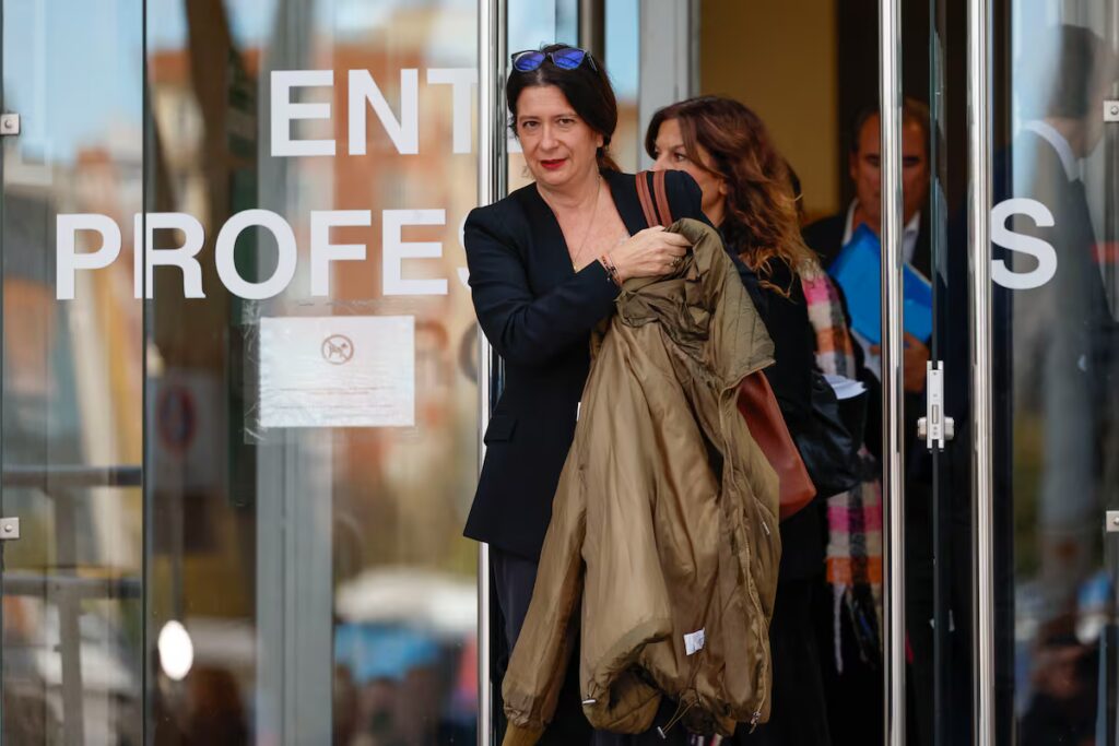 La UCO acude a Correos, al Ministerio de Hacienda y Transición Ecológica para la documentación de la Leire Díez | propiedad españa