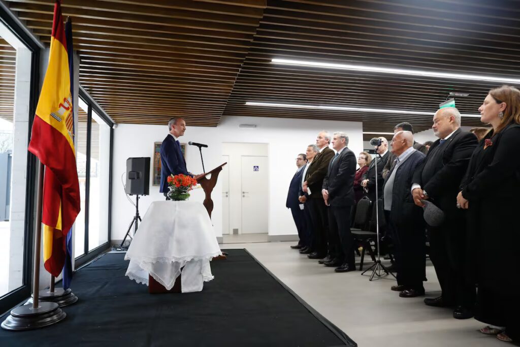 Más de un millón de descendientes de españoles han solicitado la ciudadanía y otros 1,3 millones esperan cita previa | España