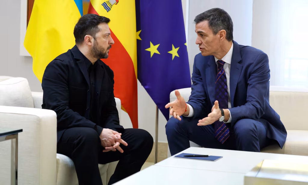Sánchez y Zelensky impulsan la producción conjunta de armamento con tecnología española y experiencia ucraniana | España